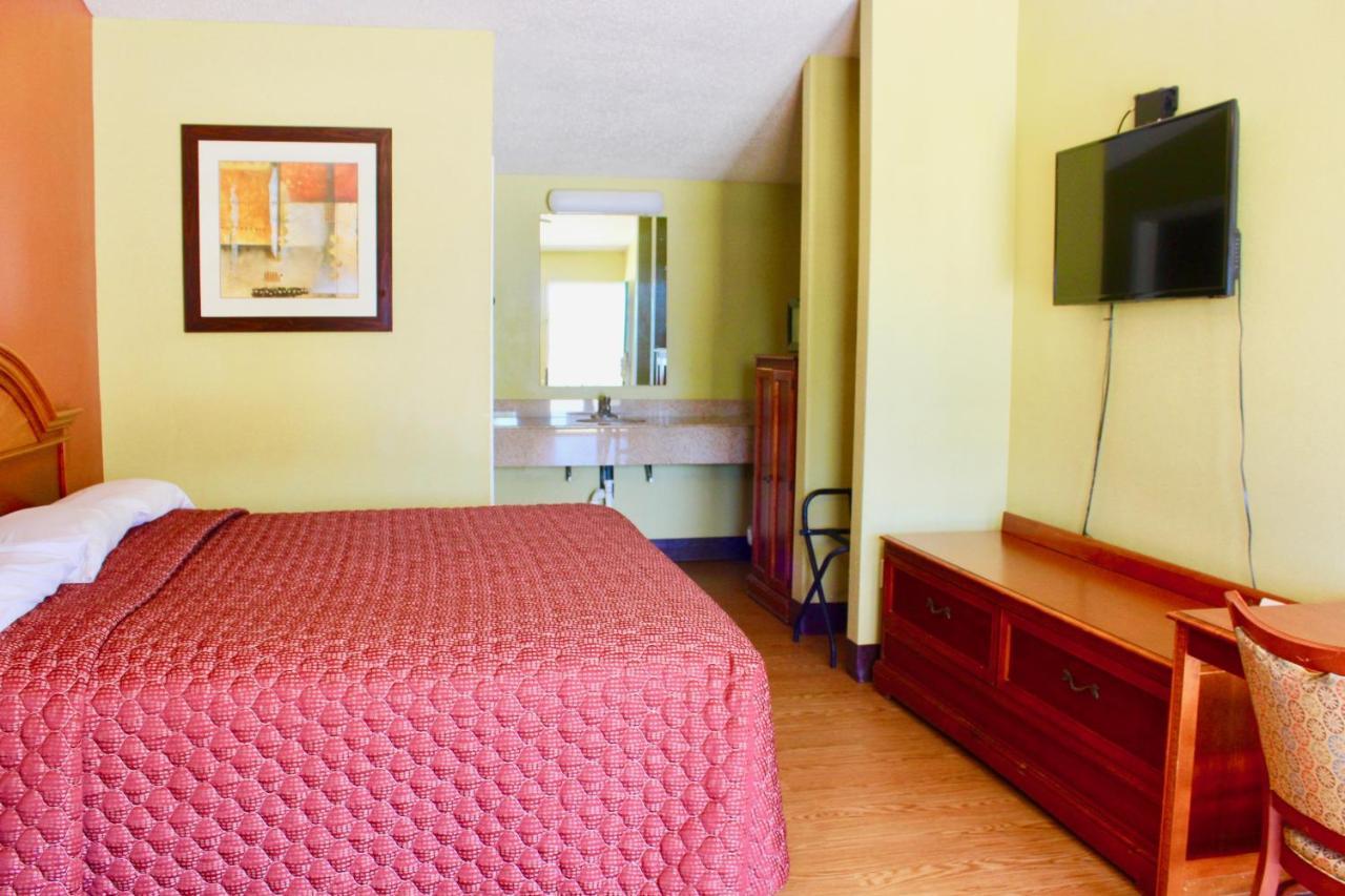 Tropicana Motel Бастроп Екстер'єр фото